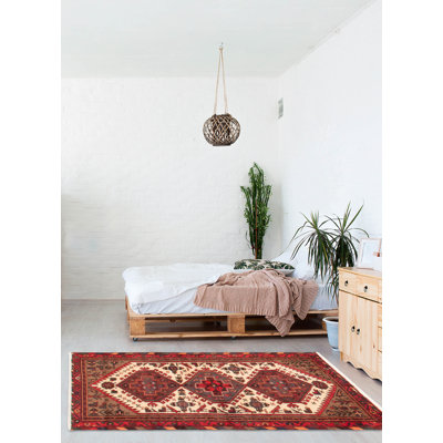 Tapis unique en laine 3 pi 3 po x 5 pi 1 po Yadeliz
