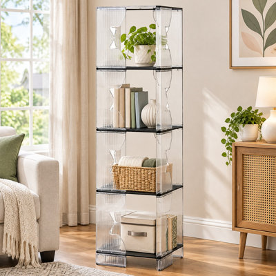 Un organisateur de maison autoportant combine 4 tablettes noires avec une structure de rangement en plastique à 4 cubes pour les dortoirs, les appartements ou les chambres à coucher.