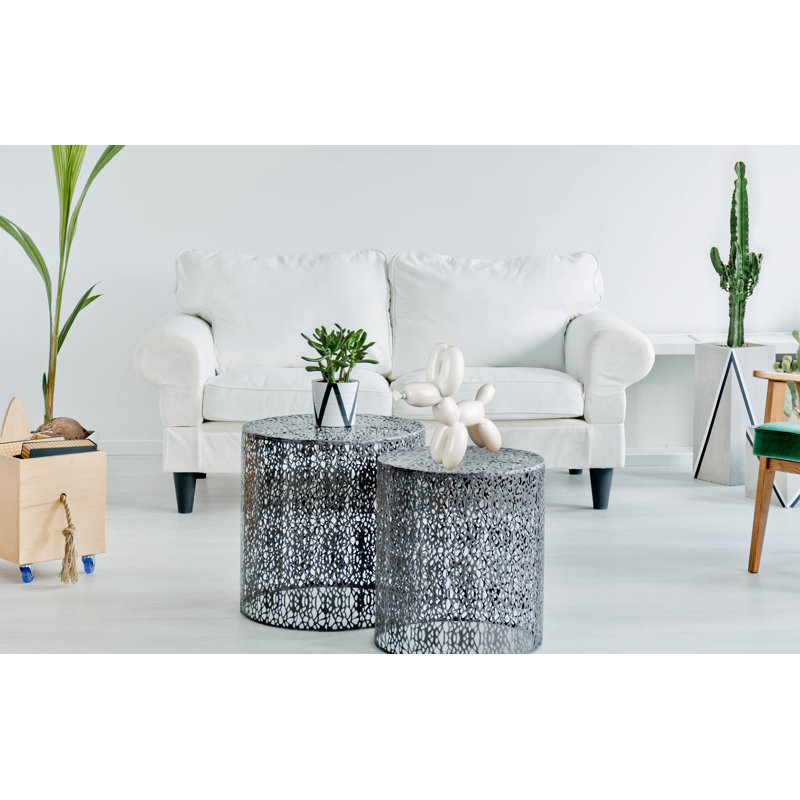 Small and fine sculpture, White