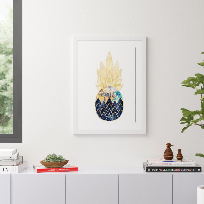 «Precious Pineapple I» par Elisabeth Fredriksson - impression d'art graphique, H 24 po x l 16 po x p 1 po, Cadre blanc