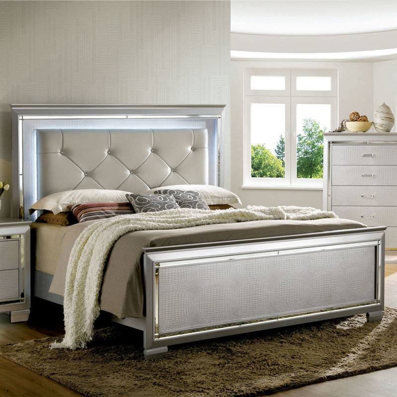 Aghanliss Tufted Standard Bed, Queen, Silver