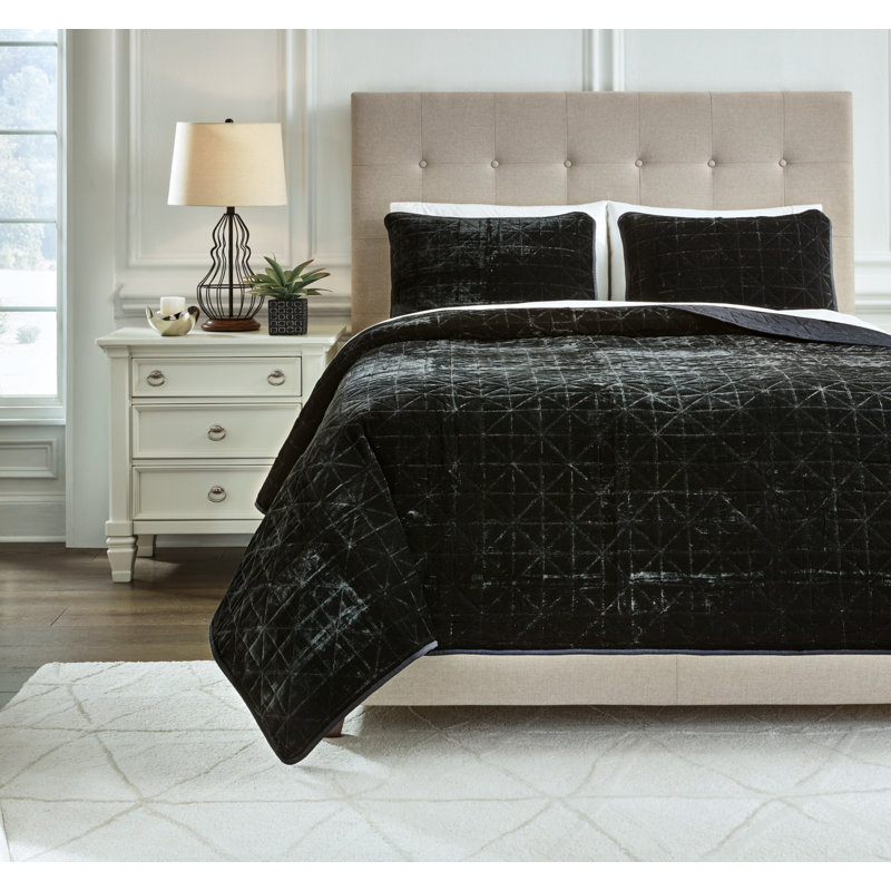 Black Velvet 3 Piece Quilt Set