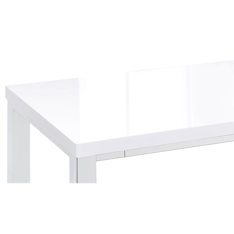 Bar contemporain cinq pièces avec table blanche laquée et quatre chaises sans dossier pour des repas conviviaux. Structure en acier poli, hauteur pub, style moderne et confortable.