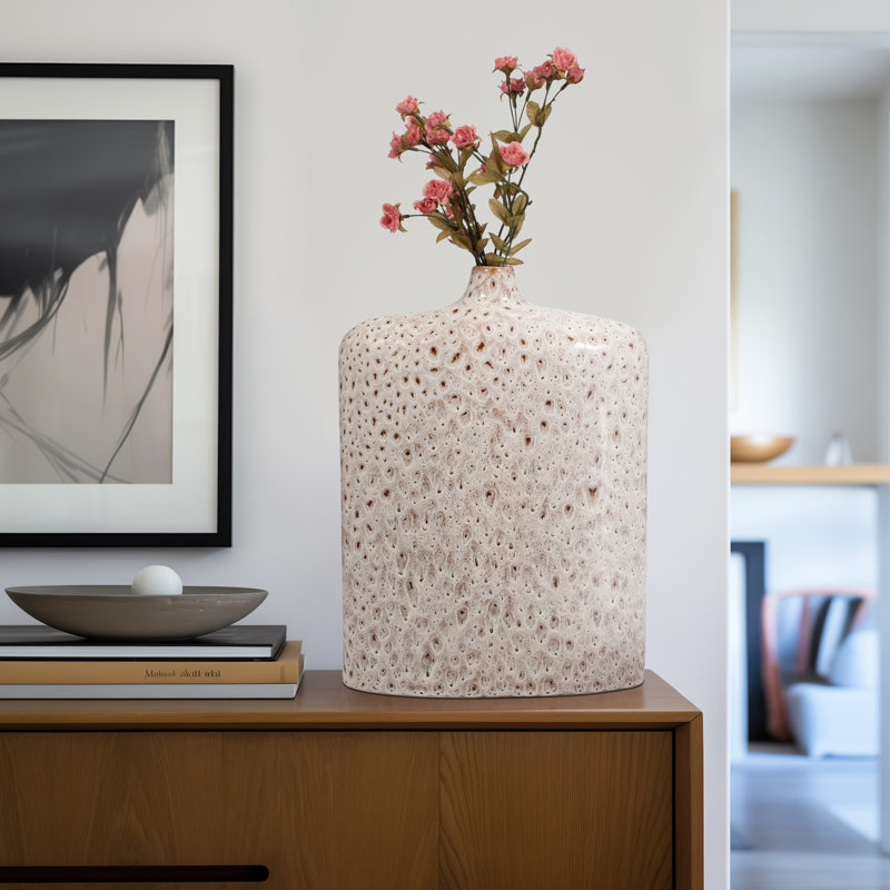 Élégant petit vase en céramique en grès de couleur intemporelle Truman, idéal pour les décors modernes.
