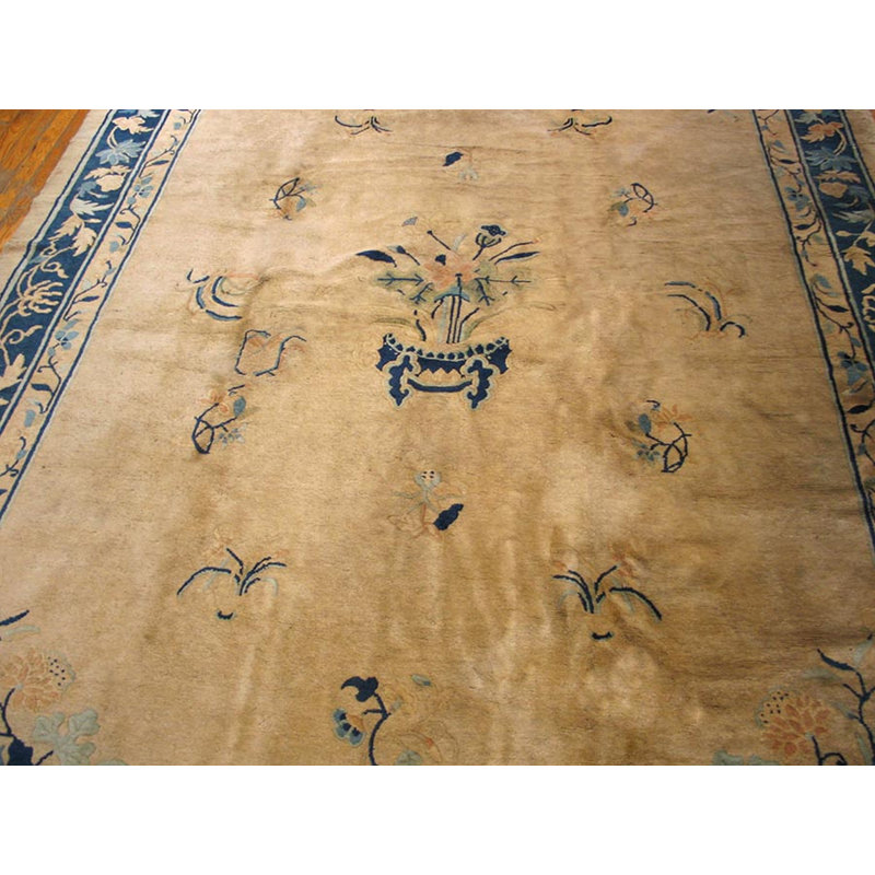 Tapis antique antique chinois à motif floral ivoire des années 1900