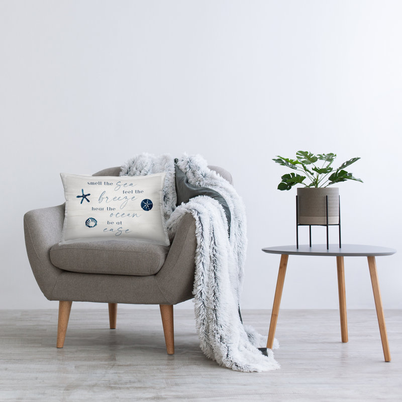 Conception de coussin décoratif Hear The Ocean Be At Ease, par Natalie Carpentieri