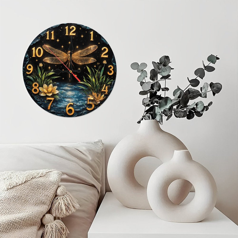 libellule horloge heure dorée nénuphars scène de nuit