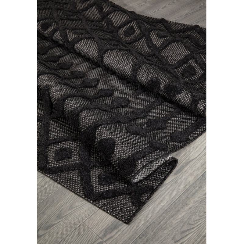 Tapis géométrique en polyester tissé à la machine en noir, Rectangle 5 pi 3 po x 7 pi 7 po