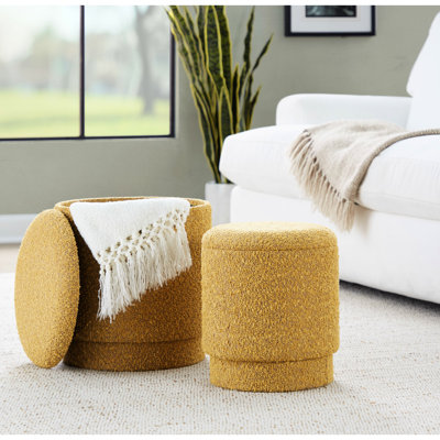 Tissu jaune avec esthétique moderne, couvercles amovibles pour la fonction de rangement, rembourrage en mousse, deux repose-pieds, aucun assemblage requis, limite de 250 lb, utilisation à l'intérieur, profondeur de 14,09 po