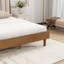 Lit en bois avec tête de lit tapissier de style piano, structure renforcée pour plus de durabilité et de confort-448451169