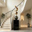 Sculpture d'art géométrique moderne de 160 cm (62,99 pouces) plaquée électrolytiquement avec socle noir-372692940