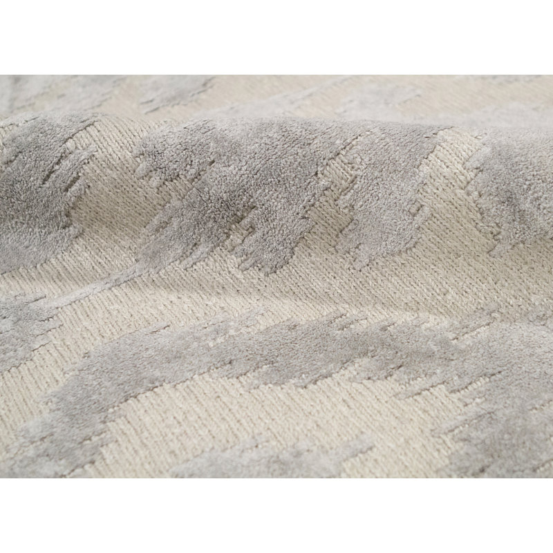 Wool Ikat Area Rug in Light Gray/Beige