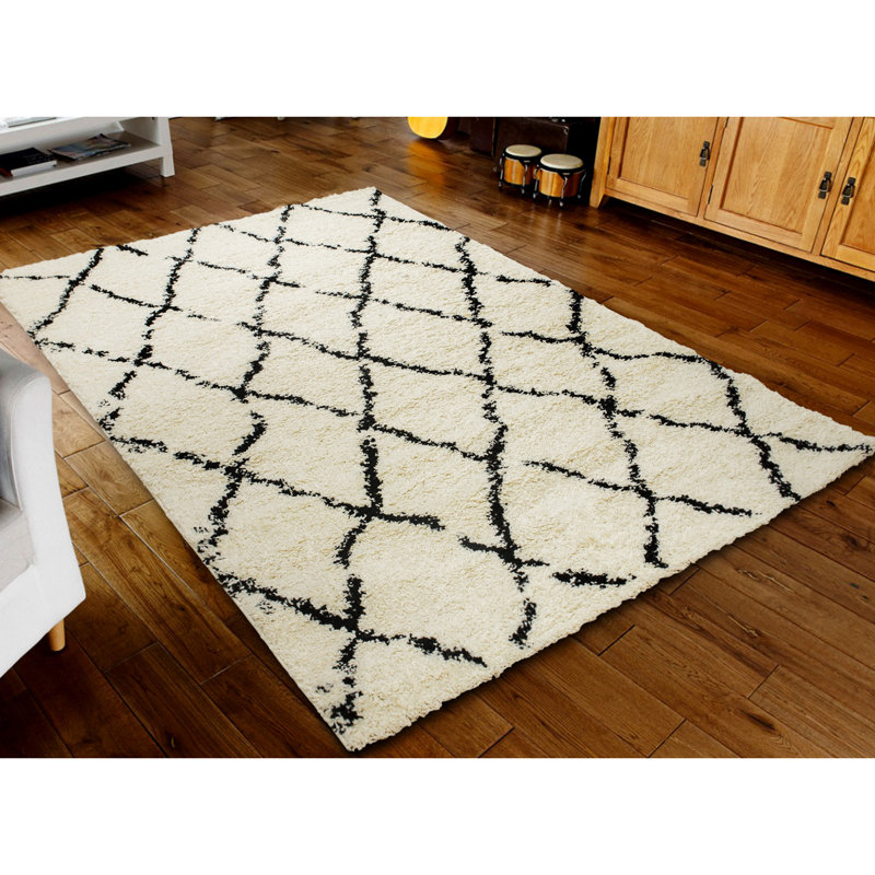 Tapis noir / beige en polypropylène touffeté à la machine Maybelle, Rectangle 6 pi 7 po x 9 pi 6 po