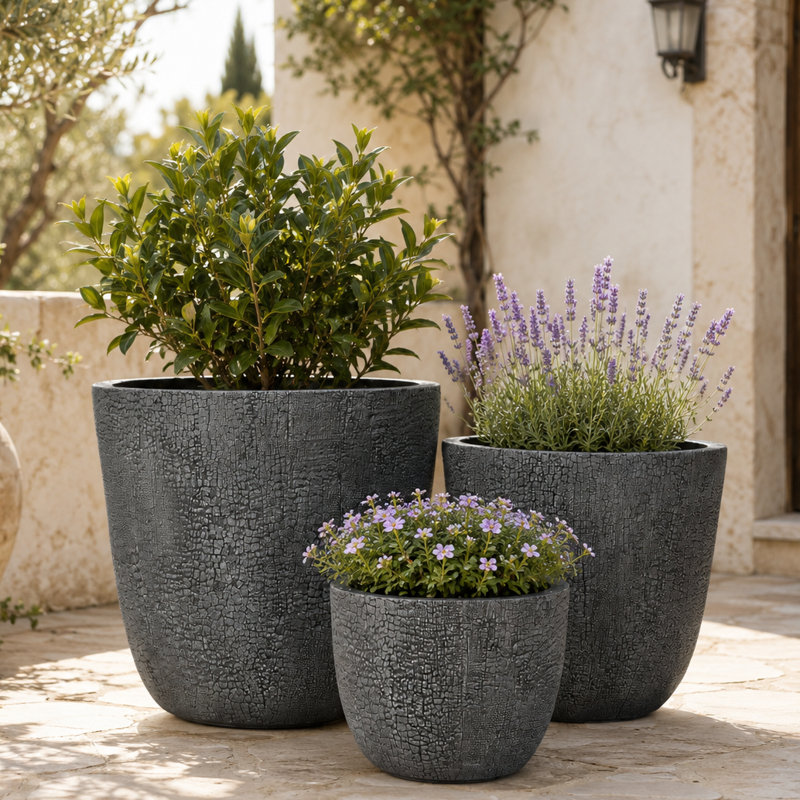 Ensemble de pot à fleurs moderne avec aspect de pierre craquelé gris moderne avec drainage pour espaces intérieurs et extérieurs