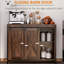 Buffet Buffet industriel - rustique en brun avec portes de grange coulissantes, 3 tiroirs, tablettes réglables pour un usage domestique, trois tiroirs et