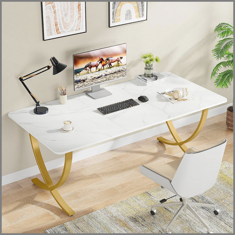 Bureau de direction 63 pouces avec plateau en faux marbre, cadre doré et surface spacieuse pour la maison ou la salle de conférence