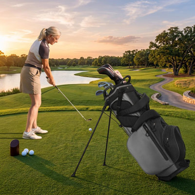 Sac de golf pour trépied étanche de 91 cm (35,8 po) noir et gris avec séparateurs pleine longueur à 7 compartiments, construction en polyester, poche isotherme et pieds de trépied automatiques pour hommes et femmes