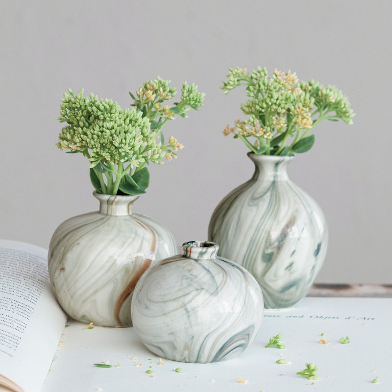 Vases décoratifs en grès avec motifs marbrés