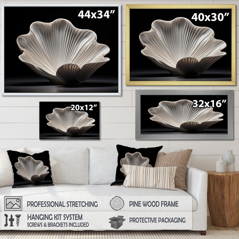 Monochrome Clam Deep Charcoal Ocean I - Clam Wall Art Living Room, H 24 po x l 32 po, Cadre flottant doré