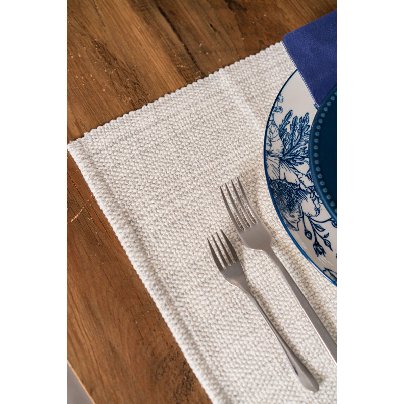 Napperon Amiliyah, Linen