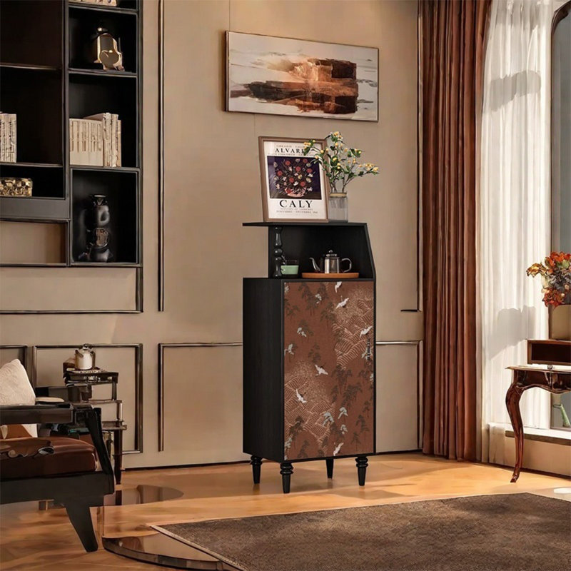 Armoire en pin avec rangement spacieux