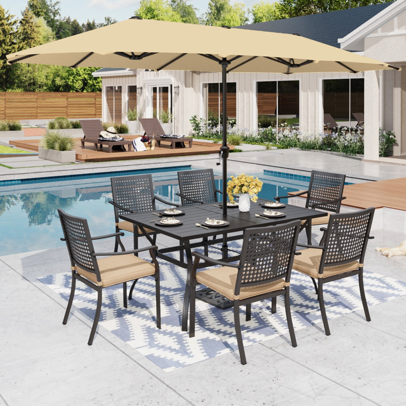 Ensemble repas d'extérieur 7 pièces en acier avec parasol, chaises empilables en métal et table rectangulaire Alyah