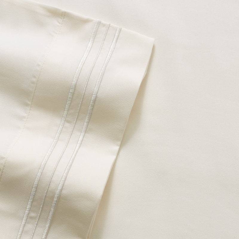 Ensemble de draps en microfibre douce de la série 1800 classique Luxurious offert dans un choix de couleurs unies et de tailles
