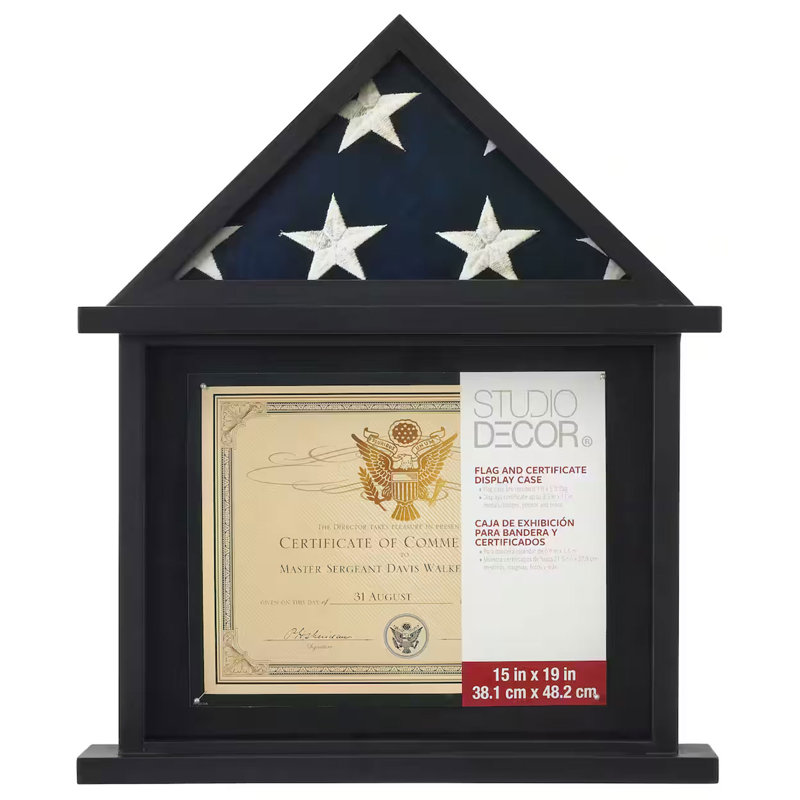 Drapeau et plaque décorative