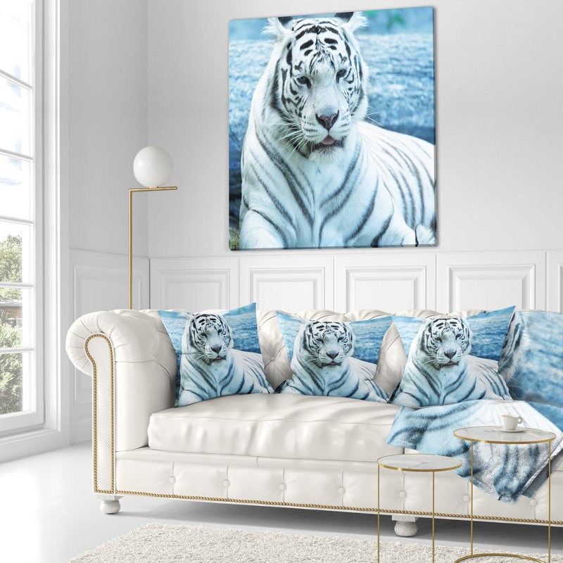 Tigre argenté avec fond d'eau - coussin imprimé animal, 18 po x 18 po, Coussin décoratif