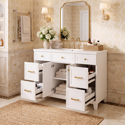 Meuble-lavabo blanc de 91 cm (36 po) avec lavabo en céramique, structure en bois massif, portes à fermeture amortie, étagères réglables et 3 tiroirs, dont un tiroir de rangement double profondeur pour sèche-cheveux.