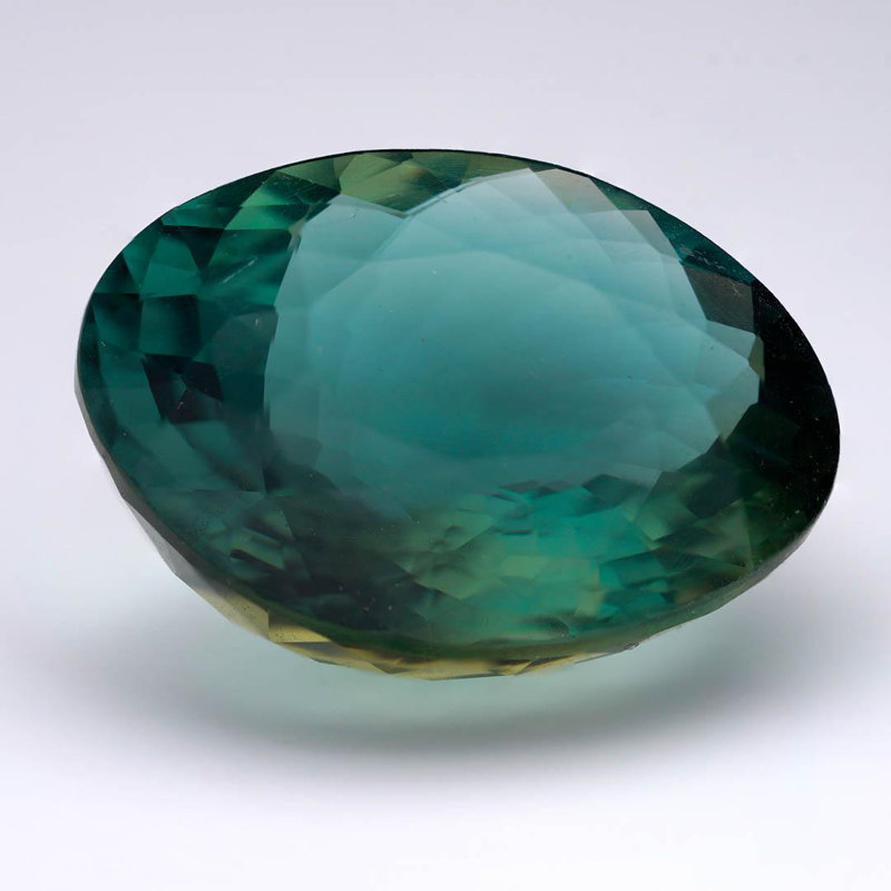 Pierre d'apatite verte certifiée 24,47 carats