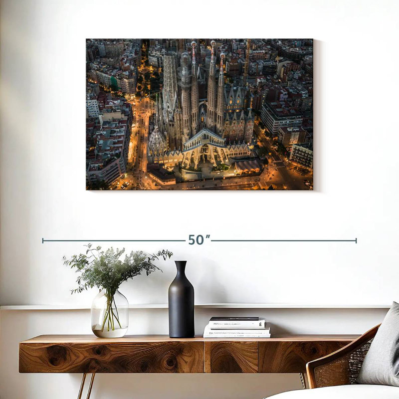 Lilie Sagrada Familia la nuit, H 24 po x l 36 po
