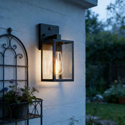 Applique murale d'extérieur Dusk To Dawn avec capteur photoélectrique, luminaire extérieur imperméable pour porche, garage, entrée, fabrication en aluminium toutes saisons, compatible avec douille E26