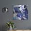 «Un verre d'eau» par Cesare Bellassai, art mural en métal, 24 po x 24 po