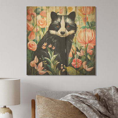 «Black Playful Skunk Floral Meadows II» - imprimé mouffette sur bois
