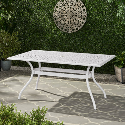 Table de salle à manger d'extérieur en fonte d'aluminium - rectangulaire avec détail enchanteur floral, compatible avec parasol, 67 po x 37,5 po x 29,34 po, aluminium blanc, glamour, trou, l 67 po x P 37,5 po, H 29,34 po