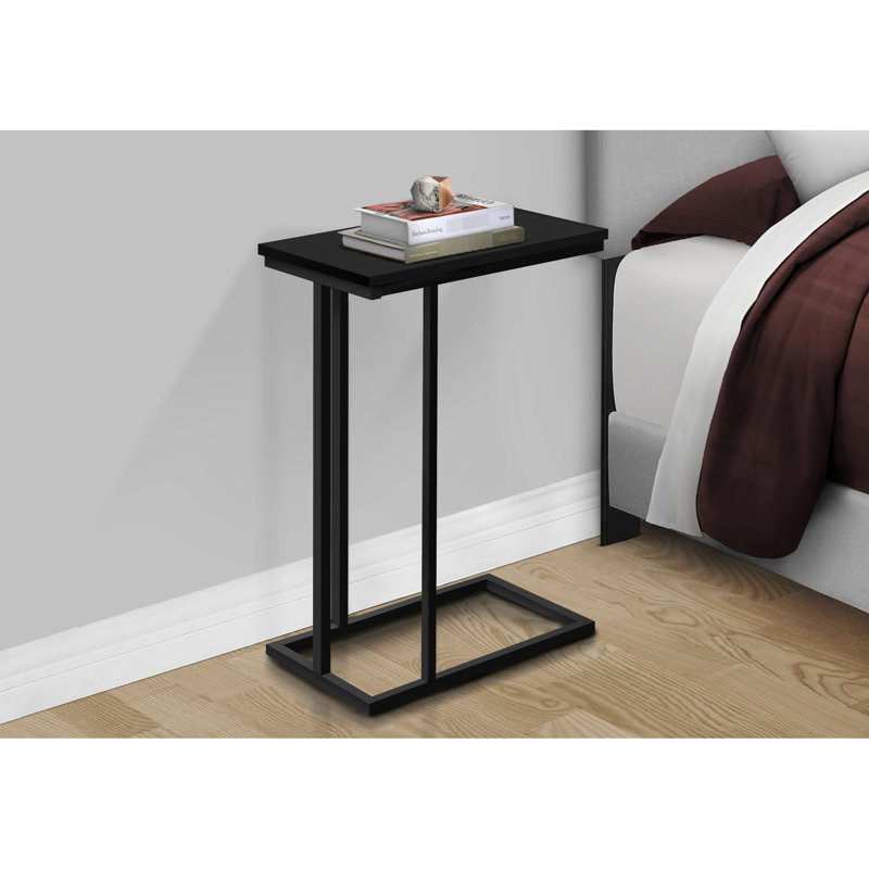 Table d'appoint contemporaine avec surface noire pour le salon, base en métal dans la chambre à coucher