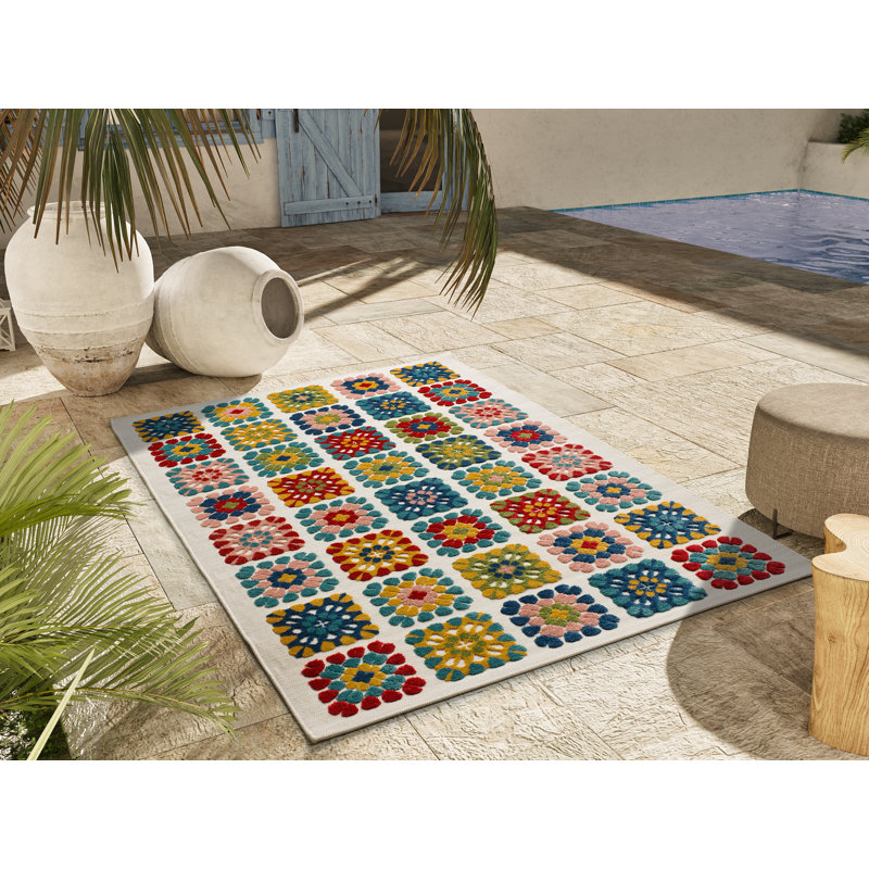 Chrystina Floral Flatweave Indoor / Outdoor Area Rug, Rectangle 160 x 230cm