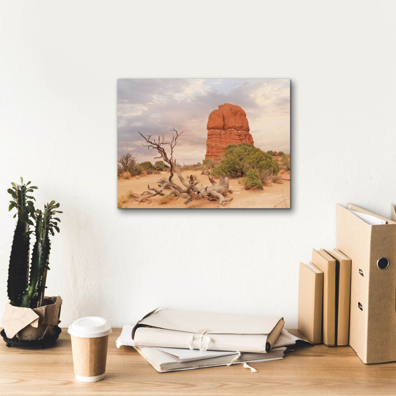 «Dusty Desert 1» par Lori Deiter, art mural sur toile, H 12 po x l 16 po