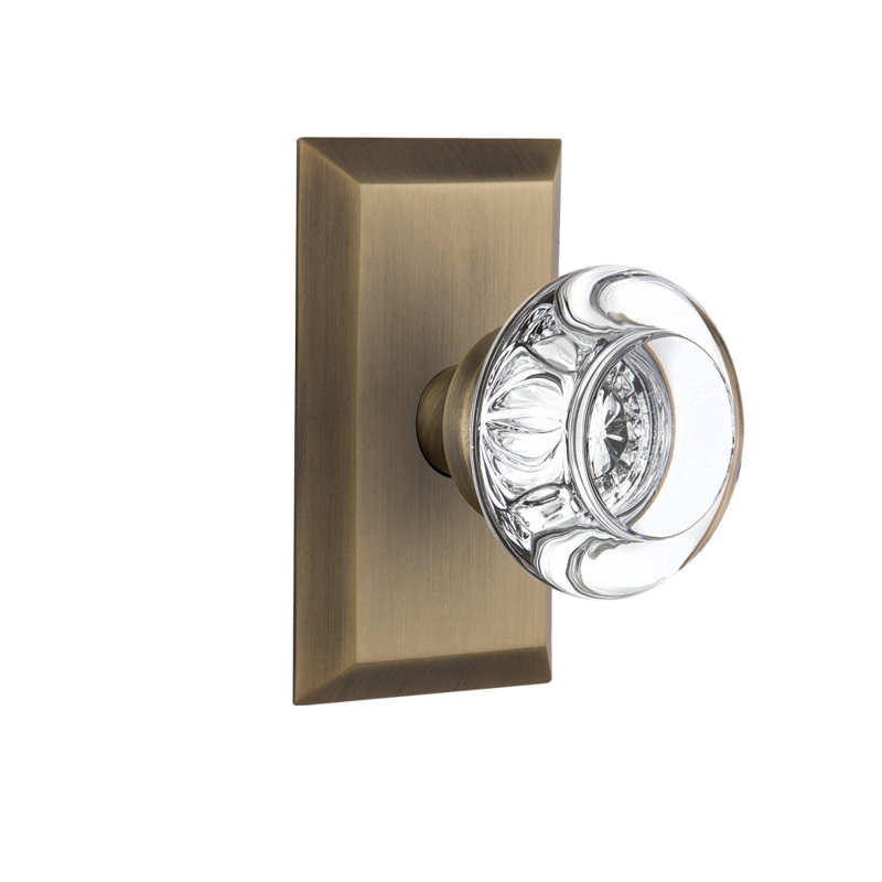 Plaque Studio avec poignée de porte ronde en cristal transparent, Laiton antique, 2-3/8 po