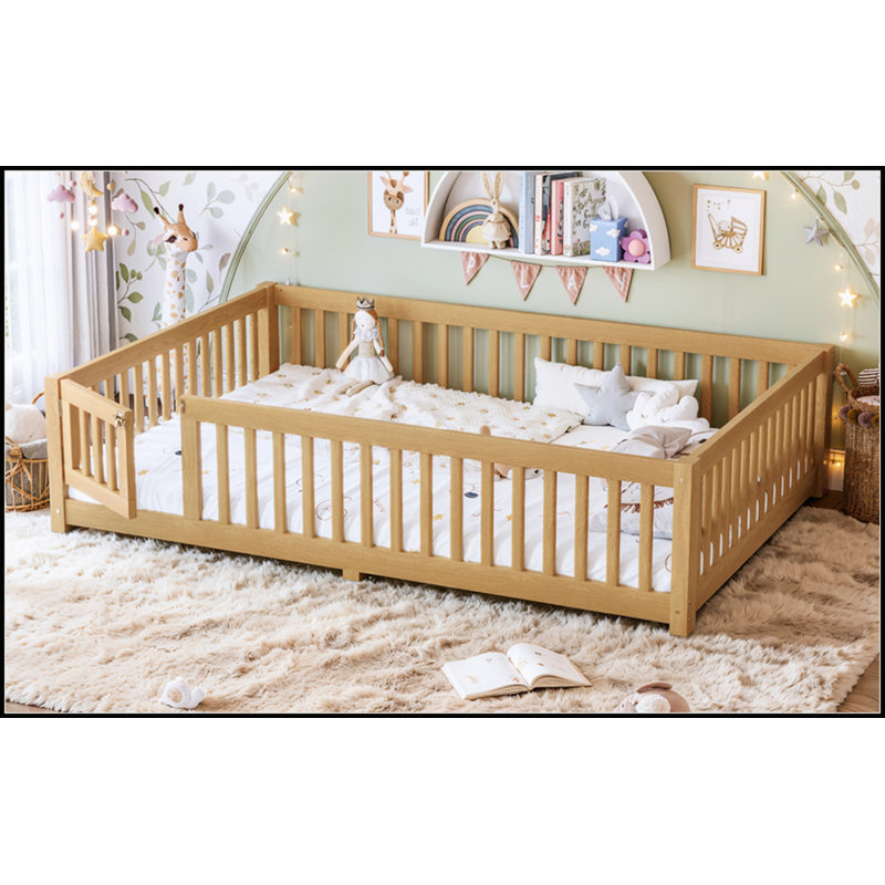 Lit grand format avec garde-corps de sécurité et porte pour enfants, bois de pin naturel, conception à profil bas, Queen