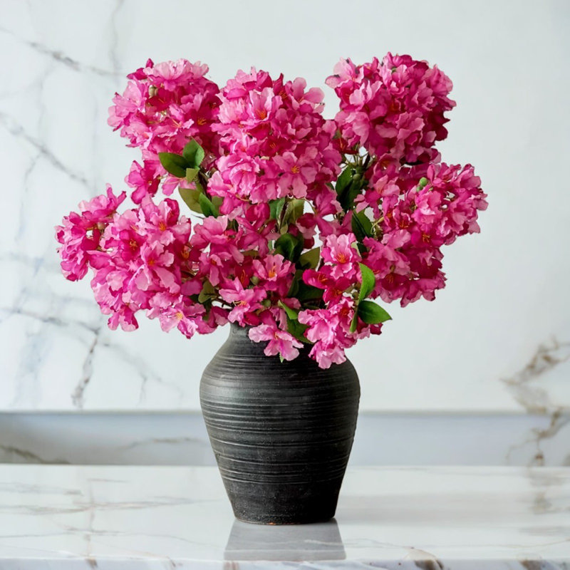 Décoration de fleurs simulées