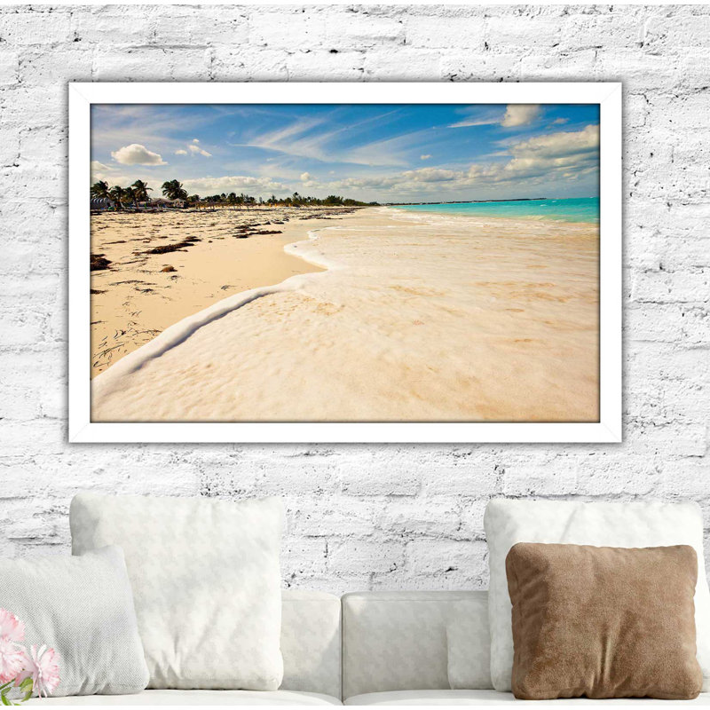 «Walking At High Tide», reproduction de photo, H 21,5 po x l 27,5 po x P 0,75 po, Cadre blanc