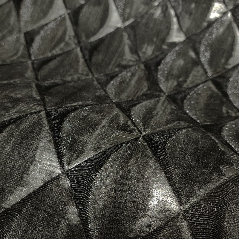 Illusion de papier peint texturé losange noir et gris argenté