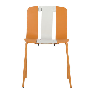 Ensemble de 4 chaises modernes avec des sièges rayés colorés et des pieds en métal en beige, orange et blanc. Assise ergonomique confortable, look de couleur fraîche, pour les chaises d'intérieur / extérieur, conception en blocs, plastique