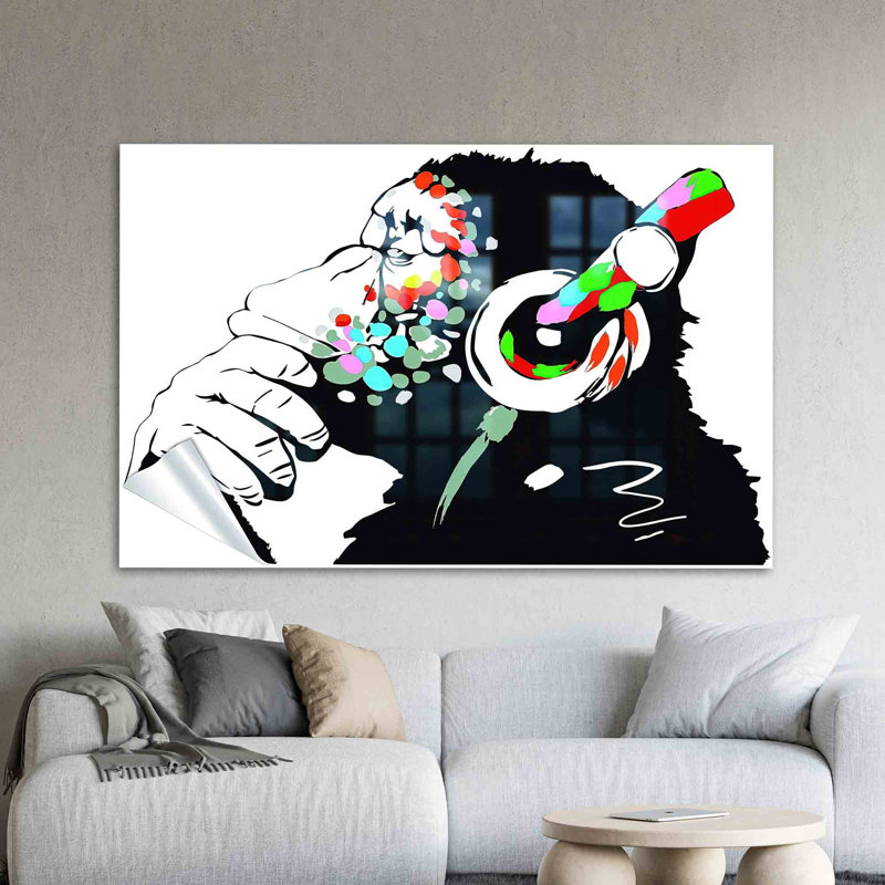 Casque d'art mural en verre Chimp ajoutant une touche de style urbain à votre décor avec son design abstrait unique