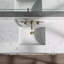 Meuble-lavabo 48 po en chêne massif avec plateau en marbre de culture, 2 portes à fermeture douce et 7 tiroirs, lavabo encastré, finition blanche
