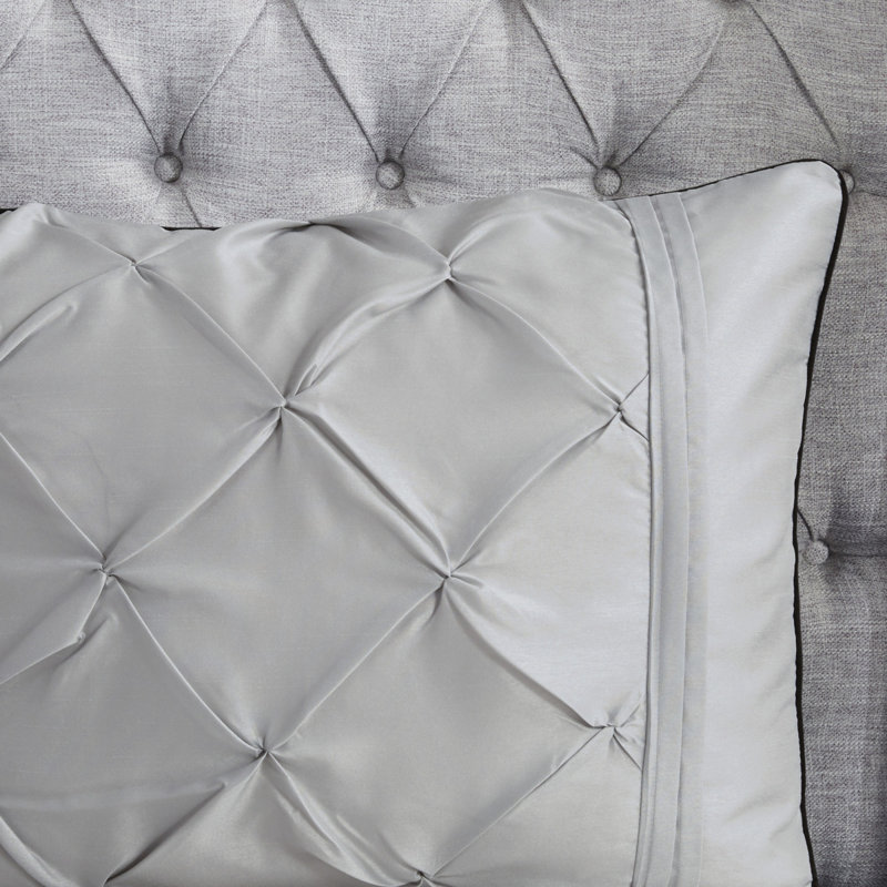 Ensemble de literie capitonné gris élégant, tissu en polyester, décor de chambre à coucher moderne