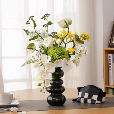 Ornements de fleurs simulées