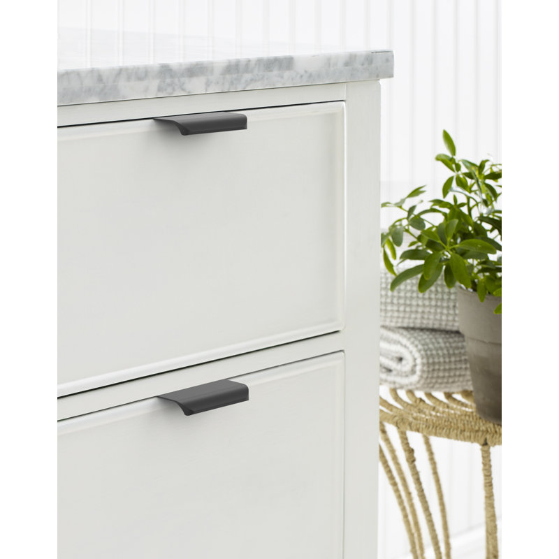 Poignée d'armoire noire matte de 1 3/4 po (44 mm) Streamline Tab - paquet de 25, Noir mat, 1 3/4"
